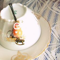 Hélène la petite, matryoshka necklace, vintage retro style, orange babushka polymer clay