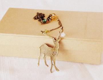 The call of the wild, necklace - 'Treasures' collection, Deer necklace woodland, vintage style jewelry, green amber