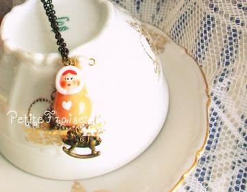 H&Atilde;&copy;l&Atilde;&uml;ne la petite, matryoshka necklace, vintage retro style, orange babushka polymer clay